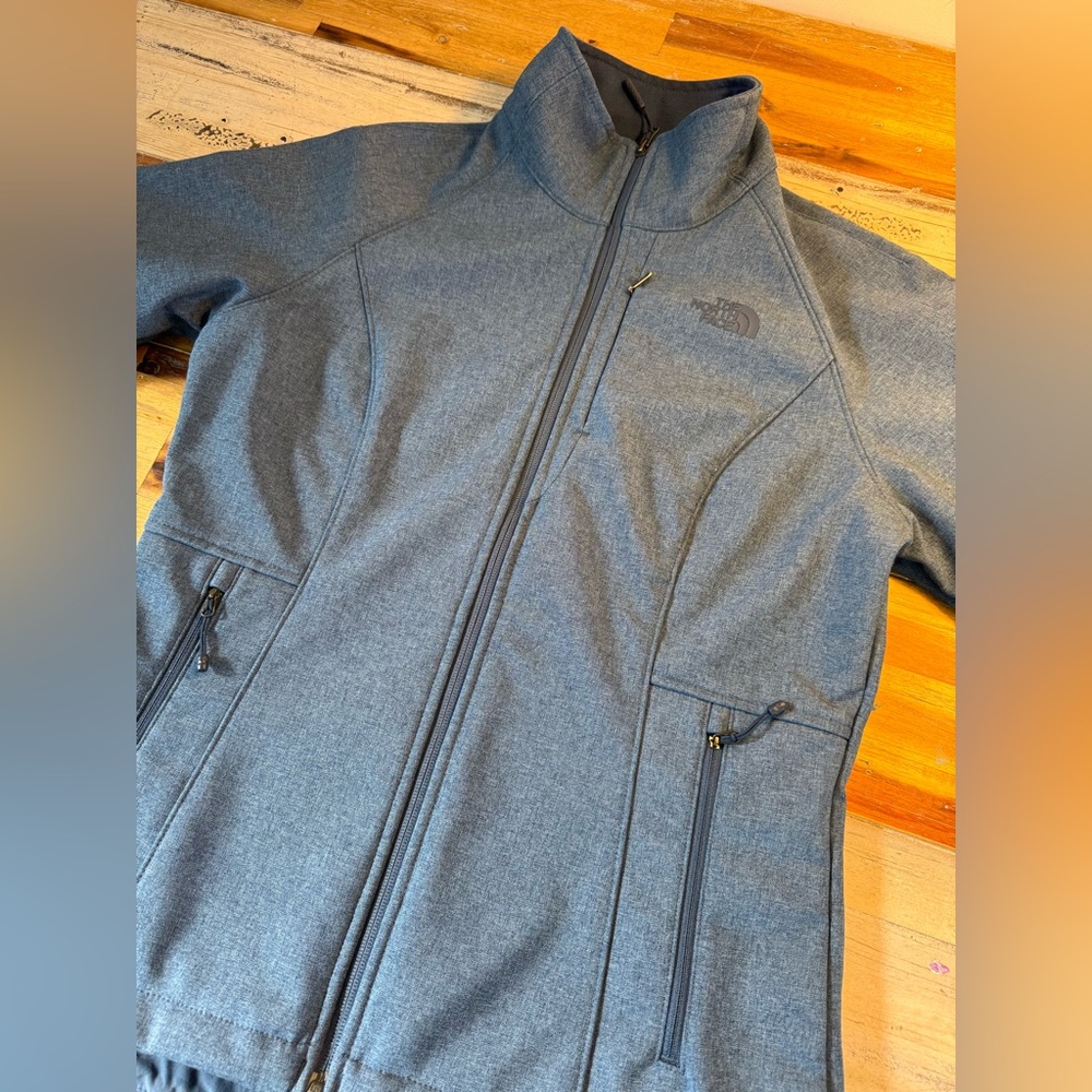 The North Face Women’s APEX Risor windwall jacket, size medium